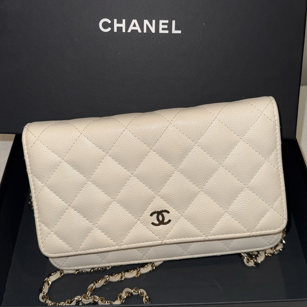 Chanel classic WOC